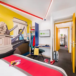 Ibis Styles Citywest מלון