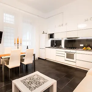 Modern Centre Appartamento